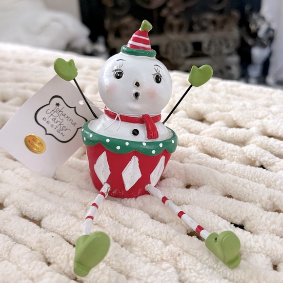 JOHANNA PARKER➕NWT Snowman Cupcake Christmas Shelf Sitter - Picture 1 of 4